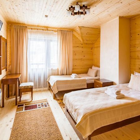 Family Hotel Kaskad Bukovel Værelse billede